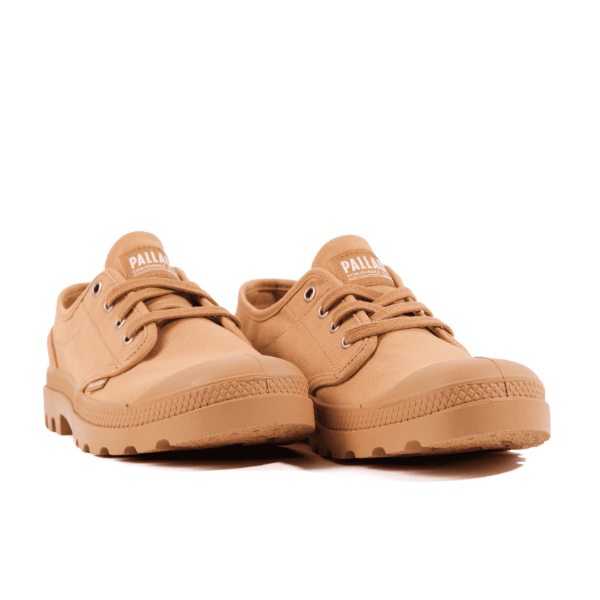 Pampa Oxford Woodlin sneakers - pair of tan canvas low-top oxfords with rubber soles