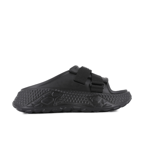 Palladium Offbound Slide in Black – side view showing adjustable strap and diamond-textured lug sole