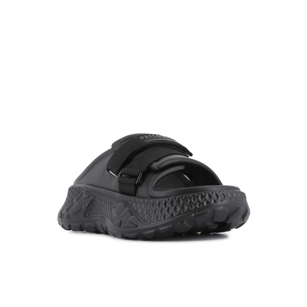 Palladium Offbound Slide in Black – front view highlighting chunky lug sole and open-toe design