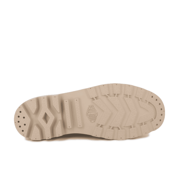 Palladium Pampa Oxford Pilat sneaker – outsole detail showing diamond-patterned beige rubber tread for durability and everyday traction