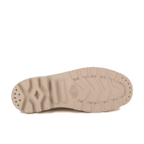 Palladium Pampa Oxford Pilat sneaker – outsole detail showing diamond-patterned beige rubber tread for durability and everyday traction