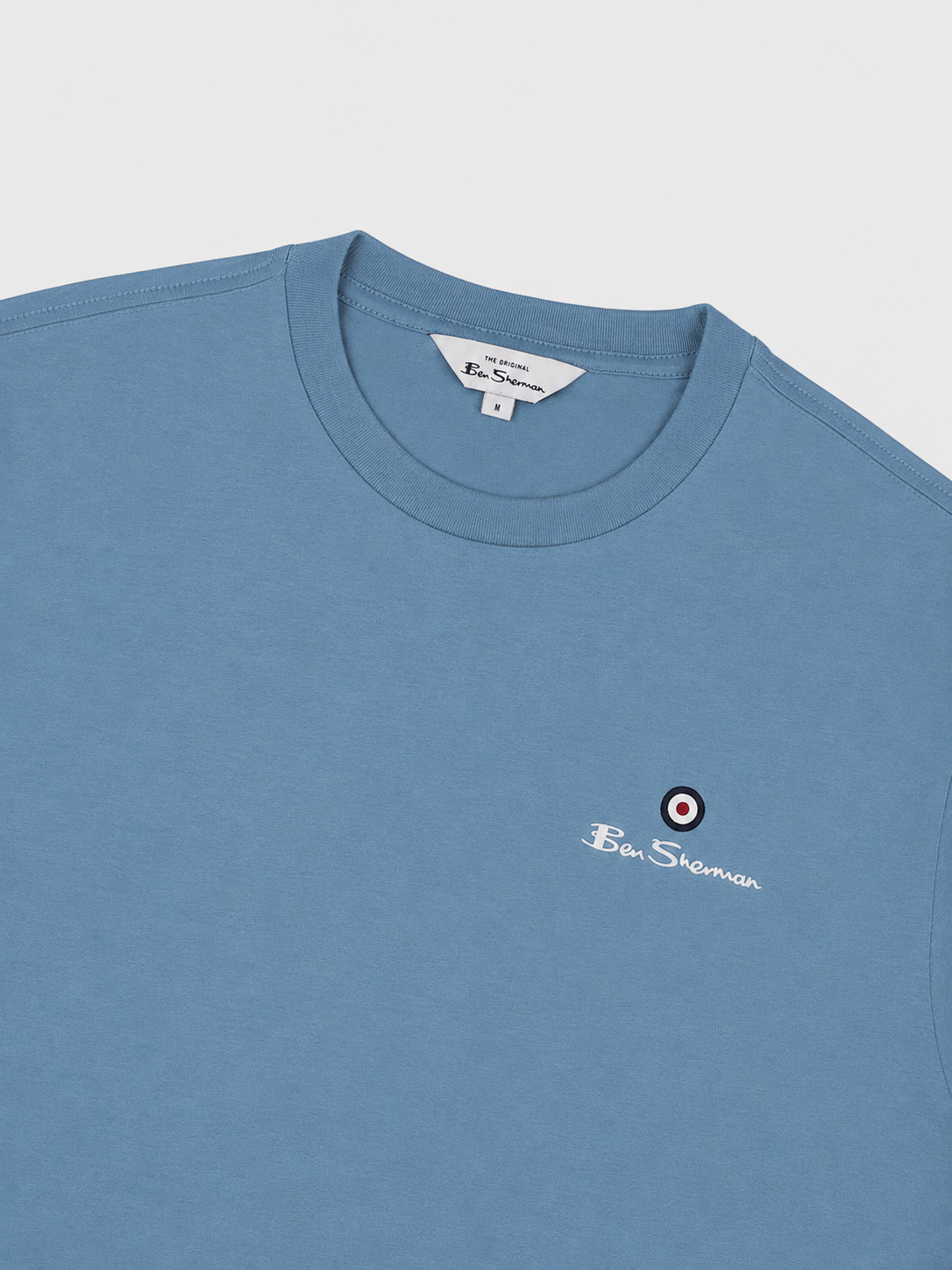 Ben Sherman Essential crew tee in Cassidy blue – target emblem chest print close-up