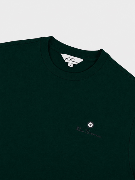 Ben Sherman Essential crew tee in college green – target emblem chest print close-up