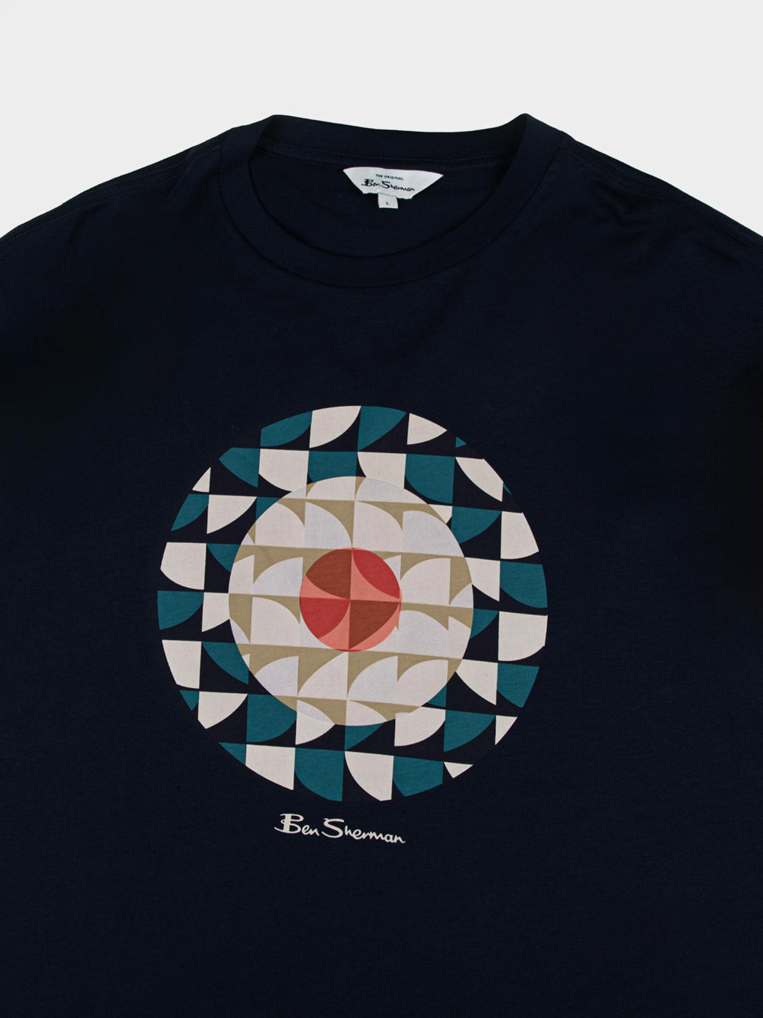 Ben Sherman Geo Target T-Shirt Navy — detail close-up of bold circular geometric Mod-inspired print