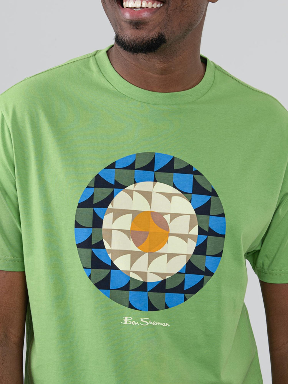 Close-up of Ben Sherman Geo Target T-Shirt in Piquant Green showing circular geometric print detail