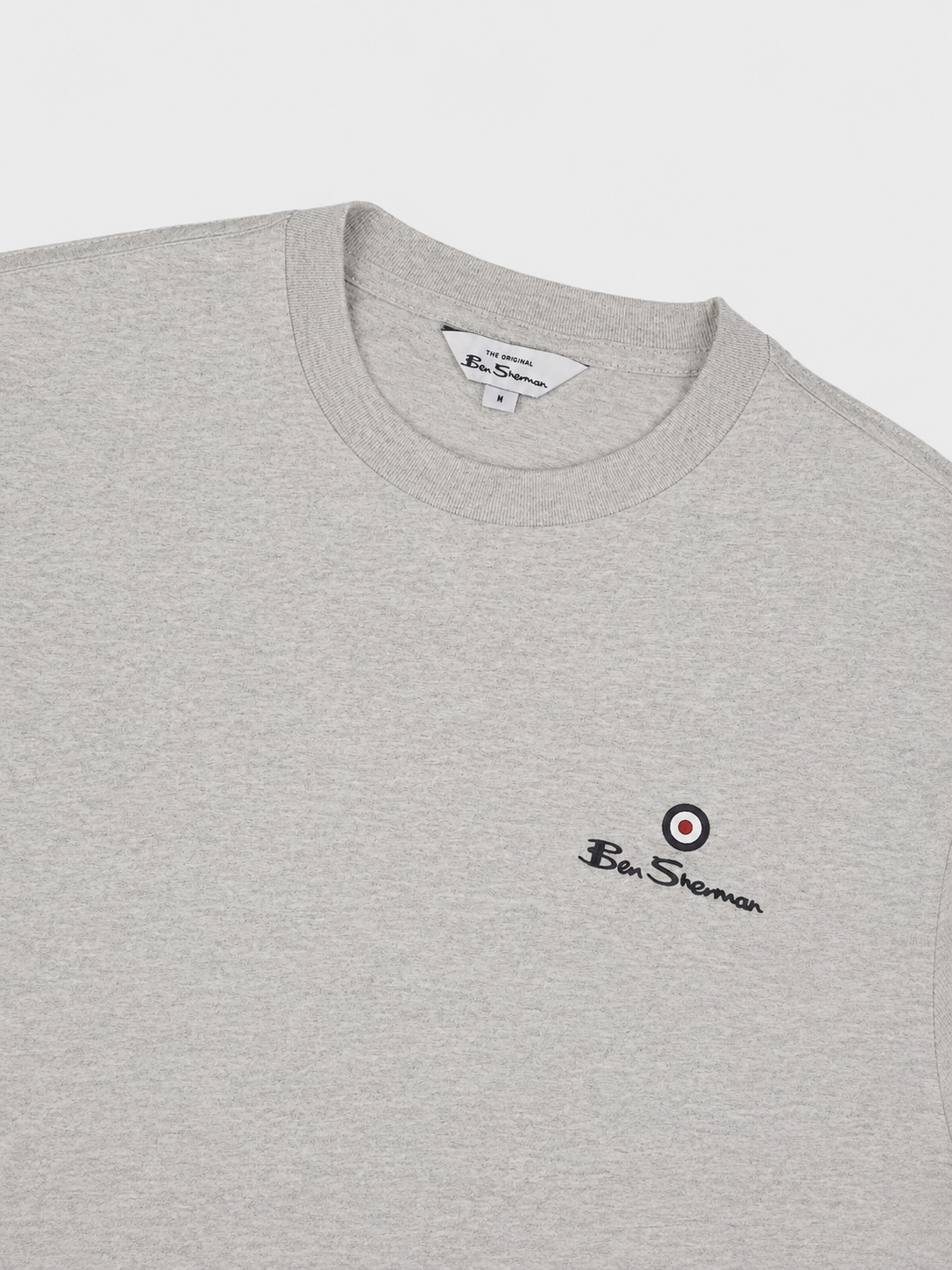 Ben Sherman Essential crew tee in light grey melange – target emblem chest print close-up