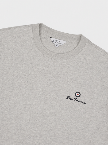 Ben Sherman Essential crew tee in light grey melange – target emblem chest print close-up