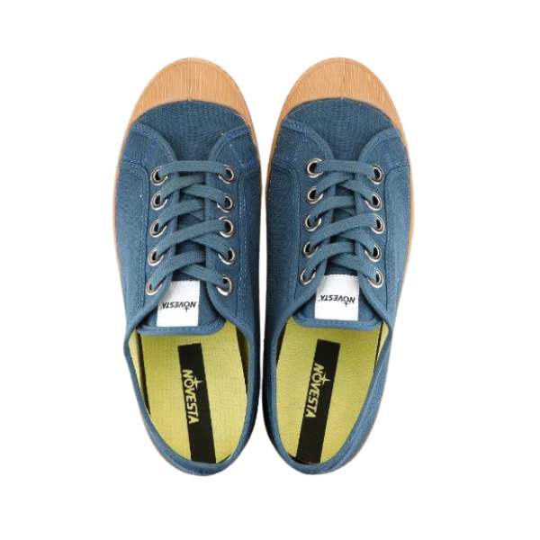 Partisan and Co Star Master 9F low-top sneakers in blue with natural rubber sole – top-down pair view showing cotton laces and insole