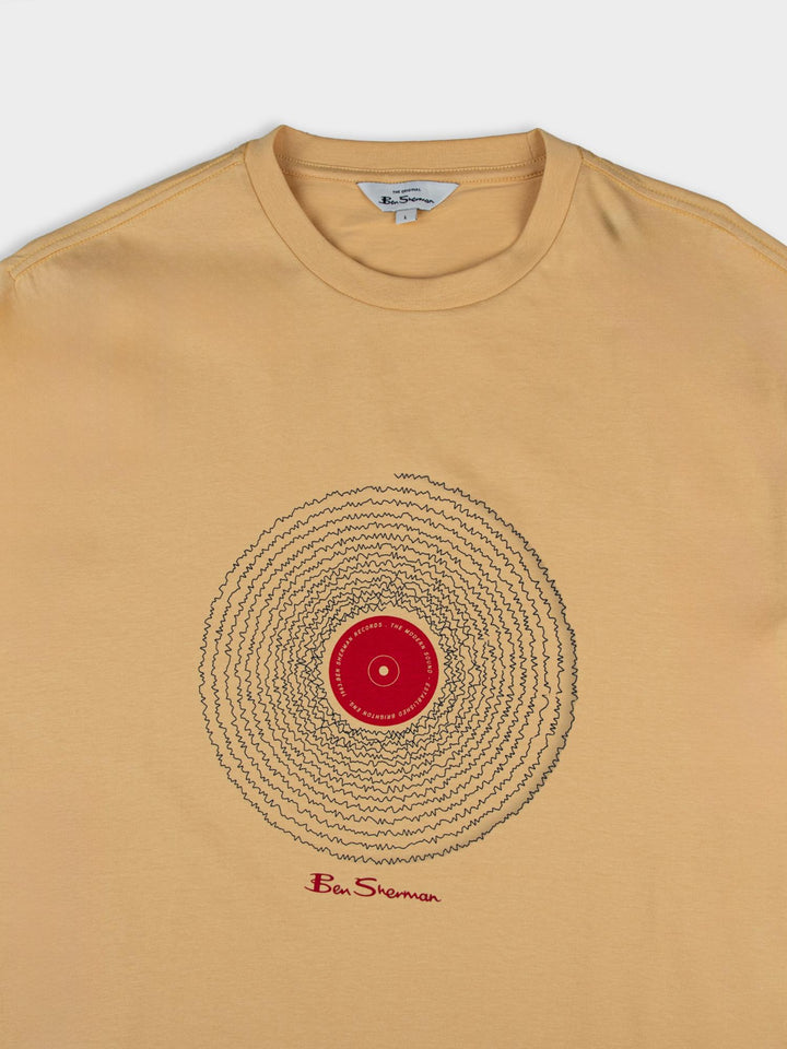Ben Sherman Sound Wave Graphic T-Shirt in New Wheat – close-up flat lay of vinyl record chest print with Ben Sherman signature detail on warm wheat cotton