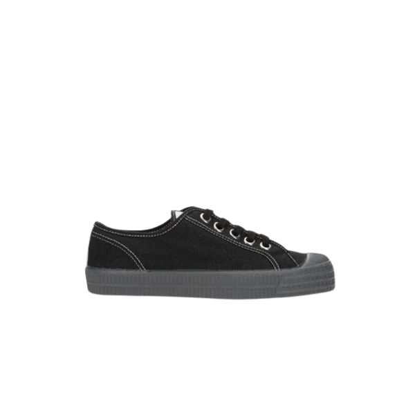 Partisan and Co Star Master low-top sneaker in black with grey sole – 100% cotton upper, side profile view