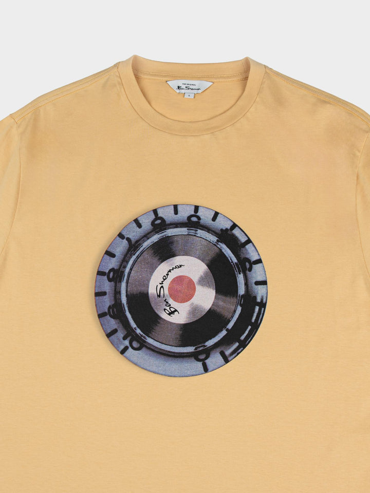 Ben Sherman Turn It Up Tee New Wheat – close-up of retro vinyl disc graphic on yellow cotton fabric