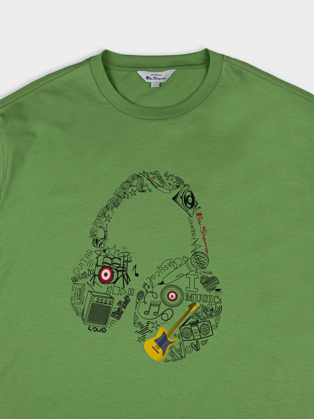 Ben Sherman Typography Headphones T-Shirt Piquant Green – close-up of music-inspired headphone graphic with guitar and typography