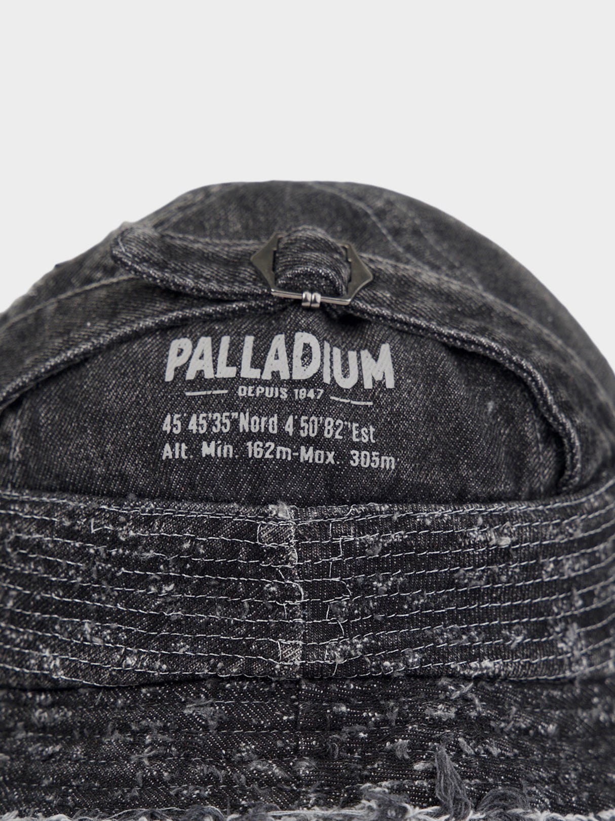FRAYED DENIM BUCKET HAT BLACK